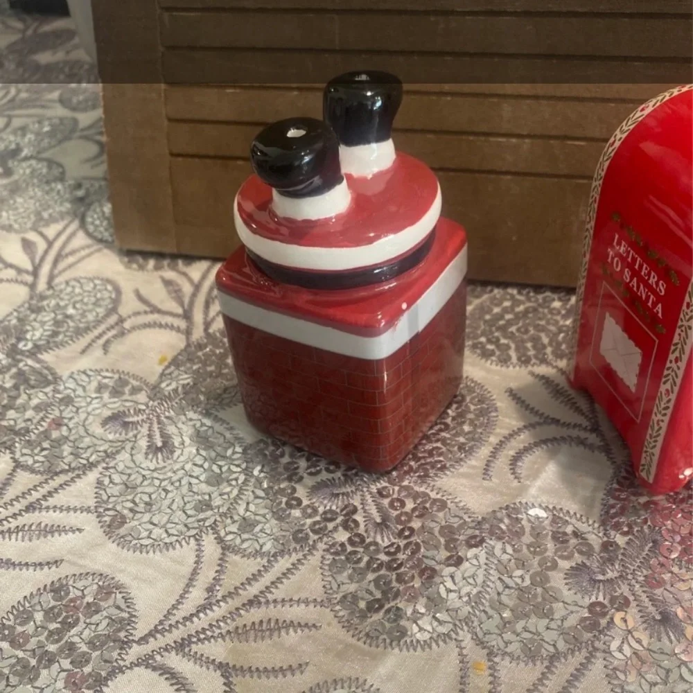 Core kitchen ceramic letters to Santa, santa in chimney salt n pepper set